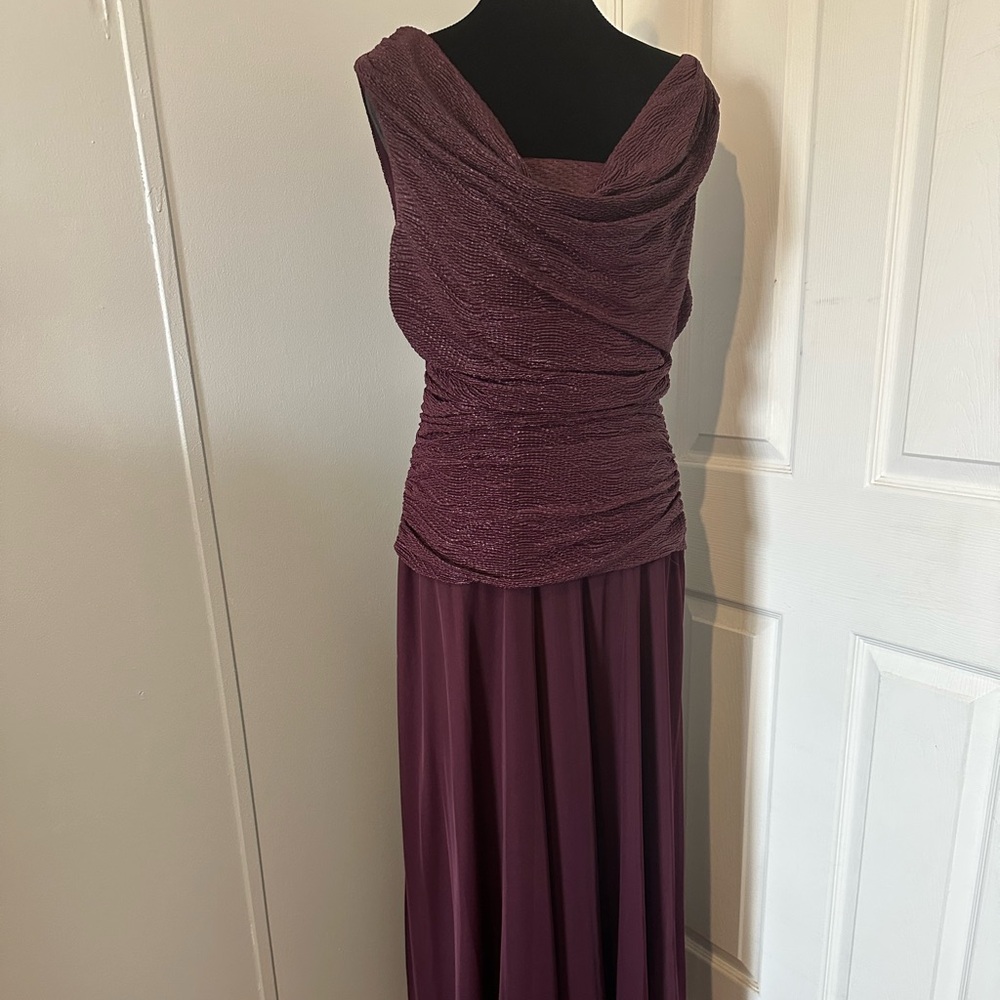Elegant burgundy Evening Gown for weddings, prom, and parties